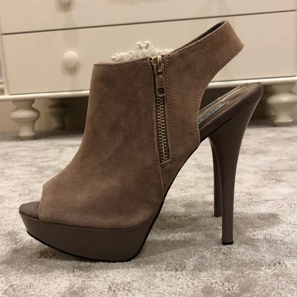 Steve Madden suede heels